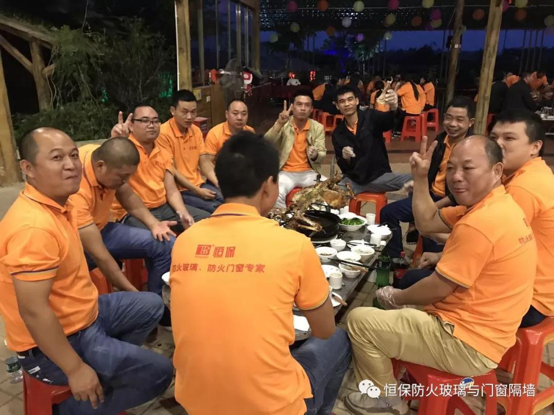 主題：“團(tuán)結(jié)”與“效率”！精誠(chéng)團(tuán)結(jié)、再創(chuàng)新高！ --記公司在2017年10月17日組織了一場(chǎng)高明盈香戶外拓展旅游活動(dòng)